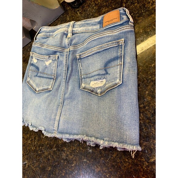 American Eagle Next Level Stretch Miniskirt Distressed Medium Wash Size 4 EUC - Picture 5 of 8